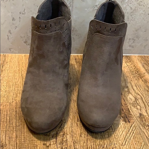 Ankle Boots - Picture 3 of 4